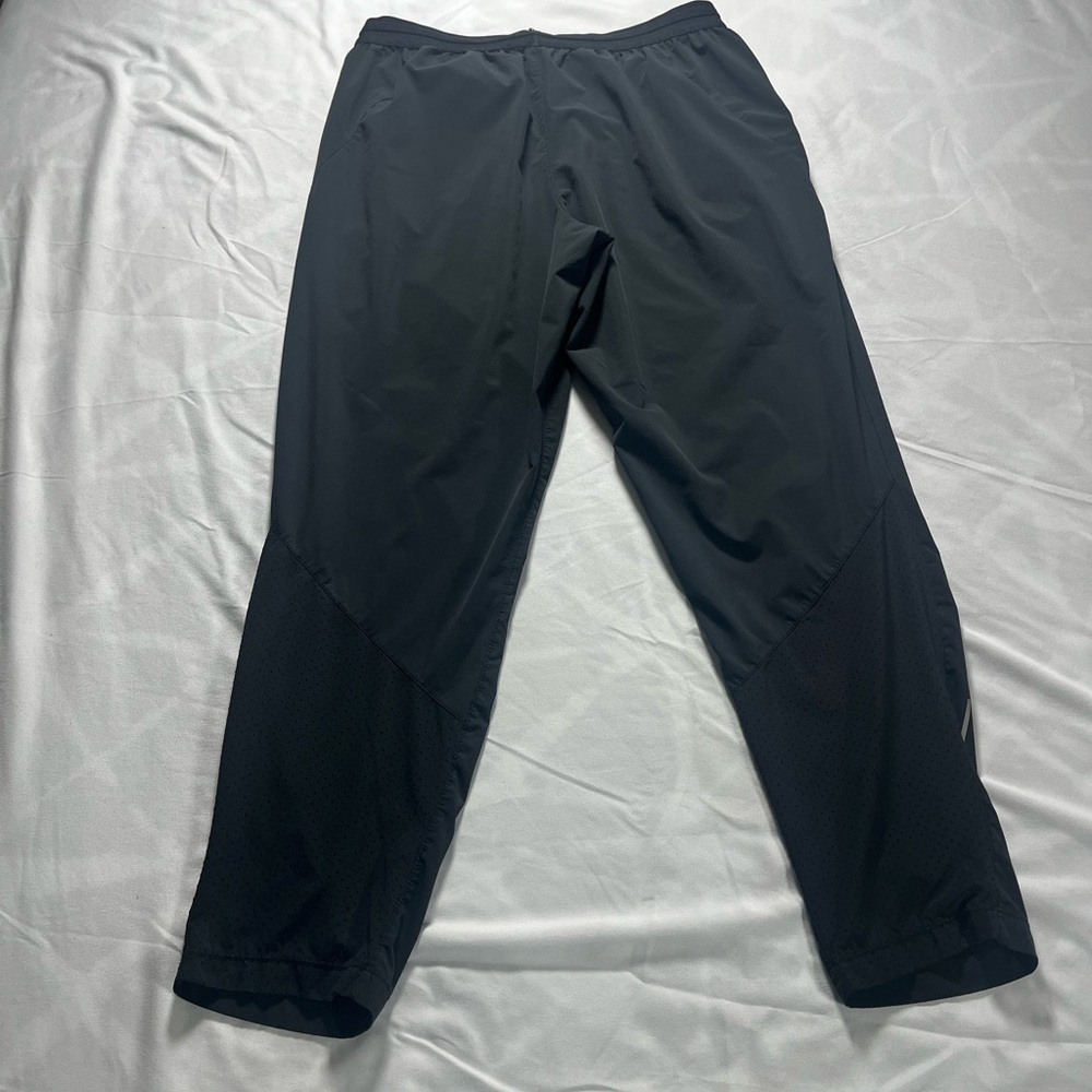 Nike Dri-Fit Women’s Capri Black Size Medium Drawstring Zip Pockets - Picture 12 of 16